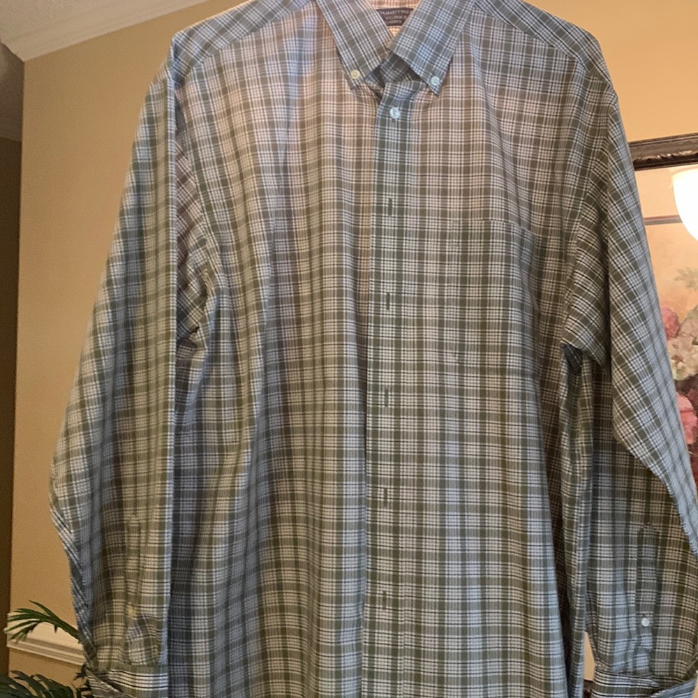 Mens LG Roundtree and Yorke button down green plaid shirt